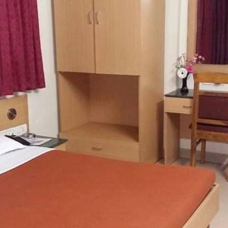 Hotel Sheetal Palace 푸네 외부 사진